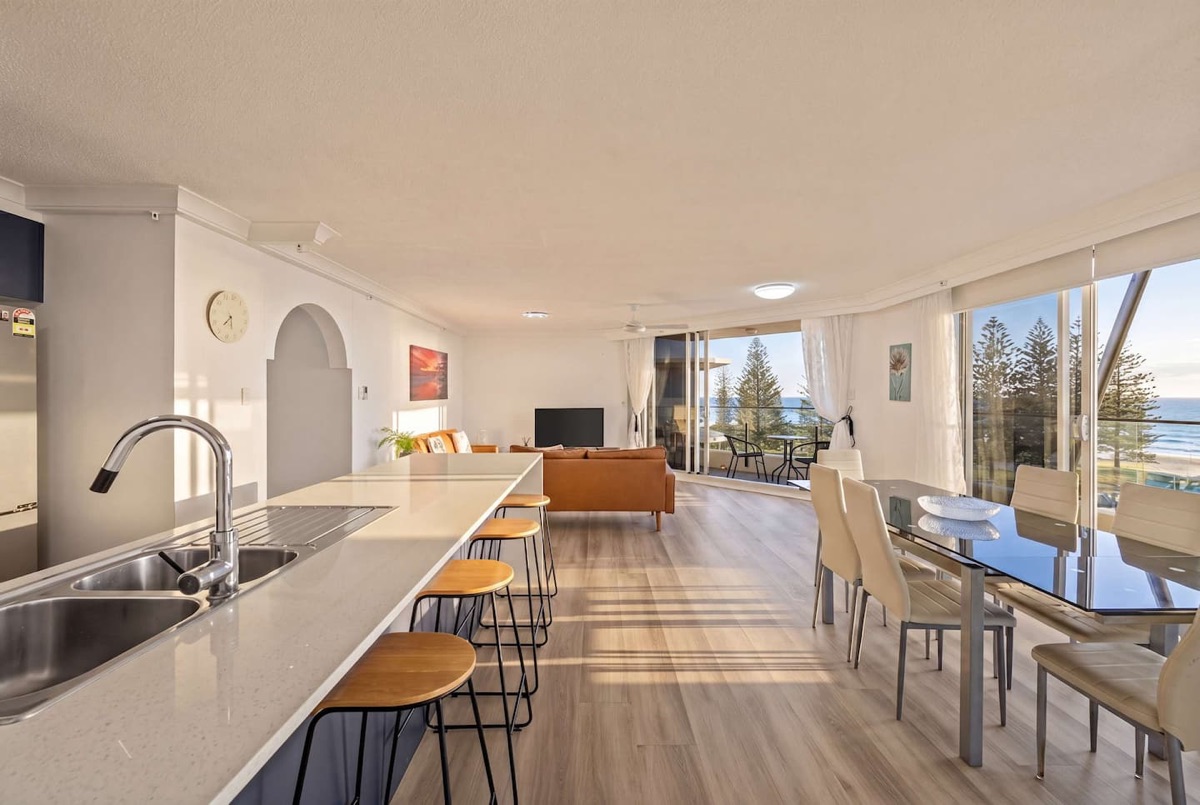 "HAVEN" By TheGuestHouse, Broadbeach